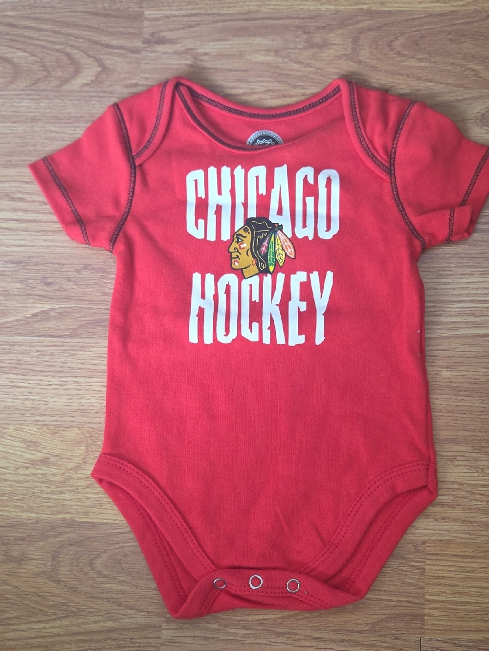 Chicago Blackhawks 3-6M Bodysuit Red NHL Hockey Team Logo NEW